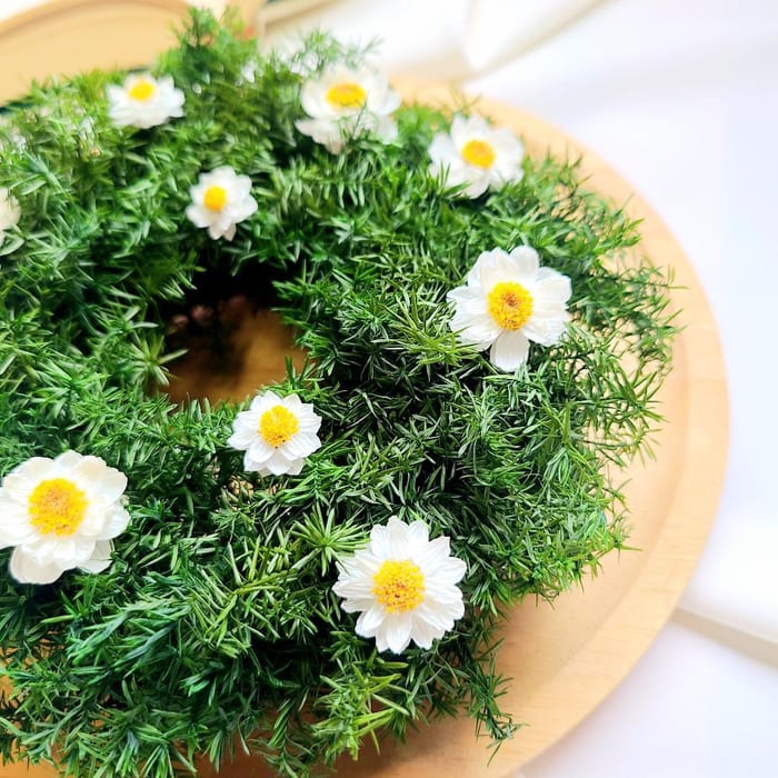 長く楽しむ 針葉樹と花かんざしのラウンドリース